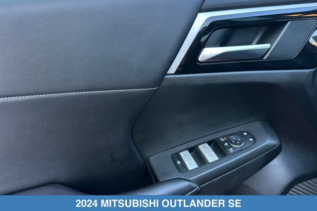 Used 2024 Mitsubishi Outlander SE AWD/4WD image 12
