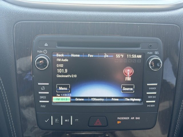 Used 2017 Chevrolet Traverse LT w/ Style and Technology Package image 18