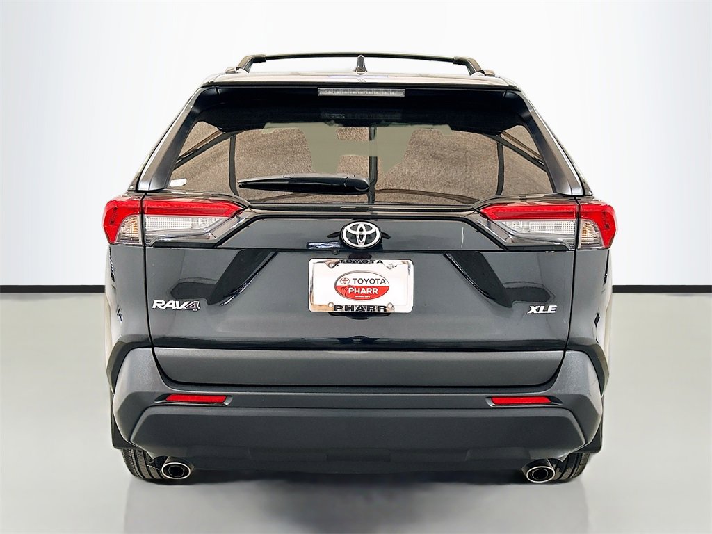 Used 2023 Toyota RAV4 XLE Premium image 5