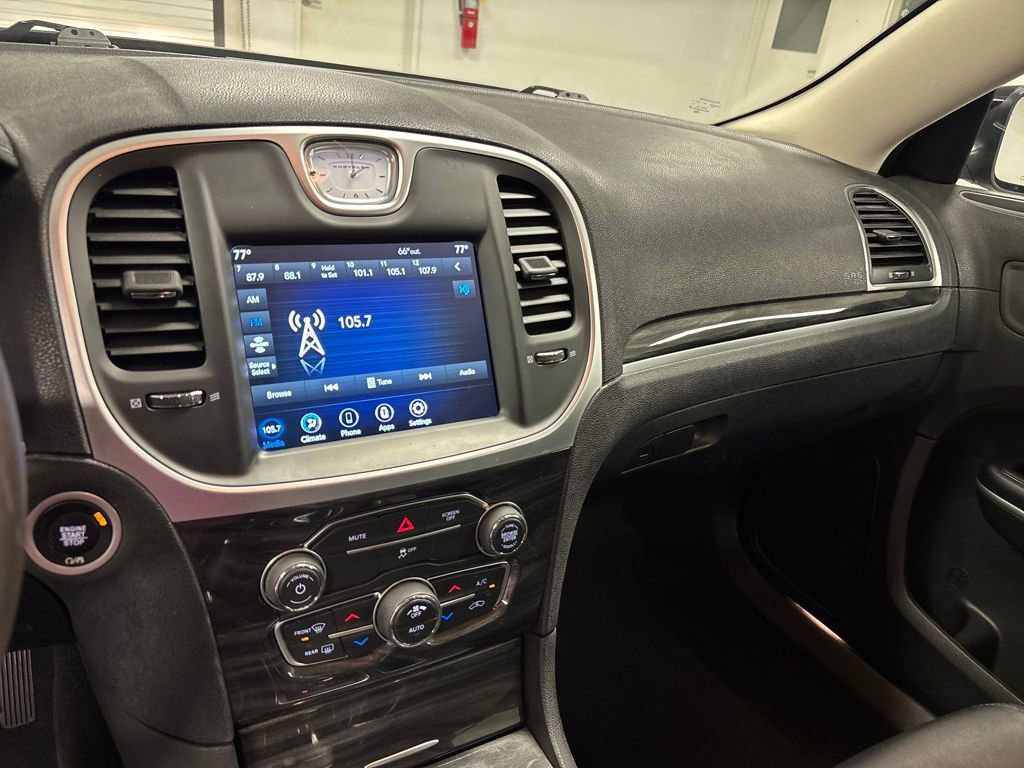 Used 2022 Chrysler 300 Touring w/ Sport Appearance Package image 32