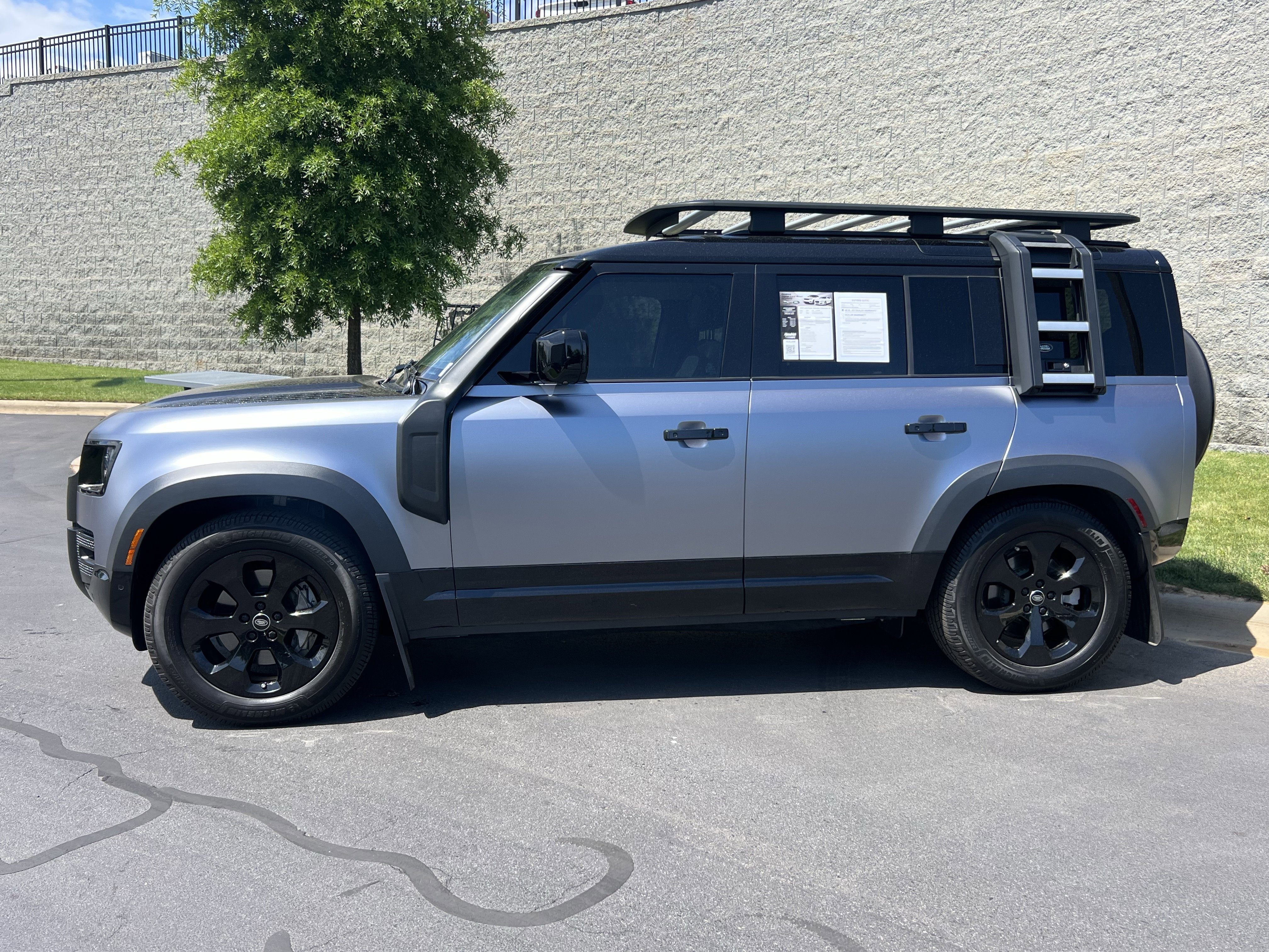 Certified 2023 Land Rover Defender 110 X-Dynamic SE AWD/4WD image 4