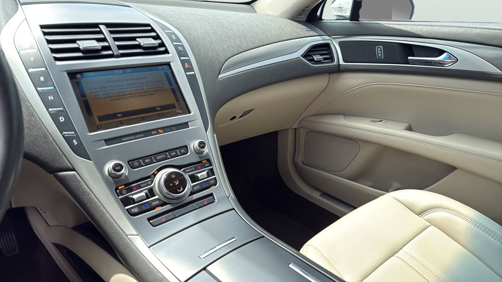 Used 2019 Lincoln MKZ Premiere FWD image 17