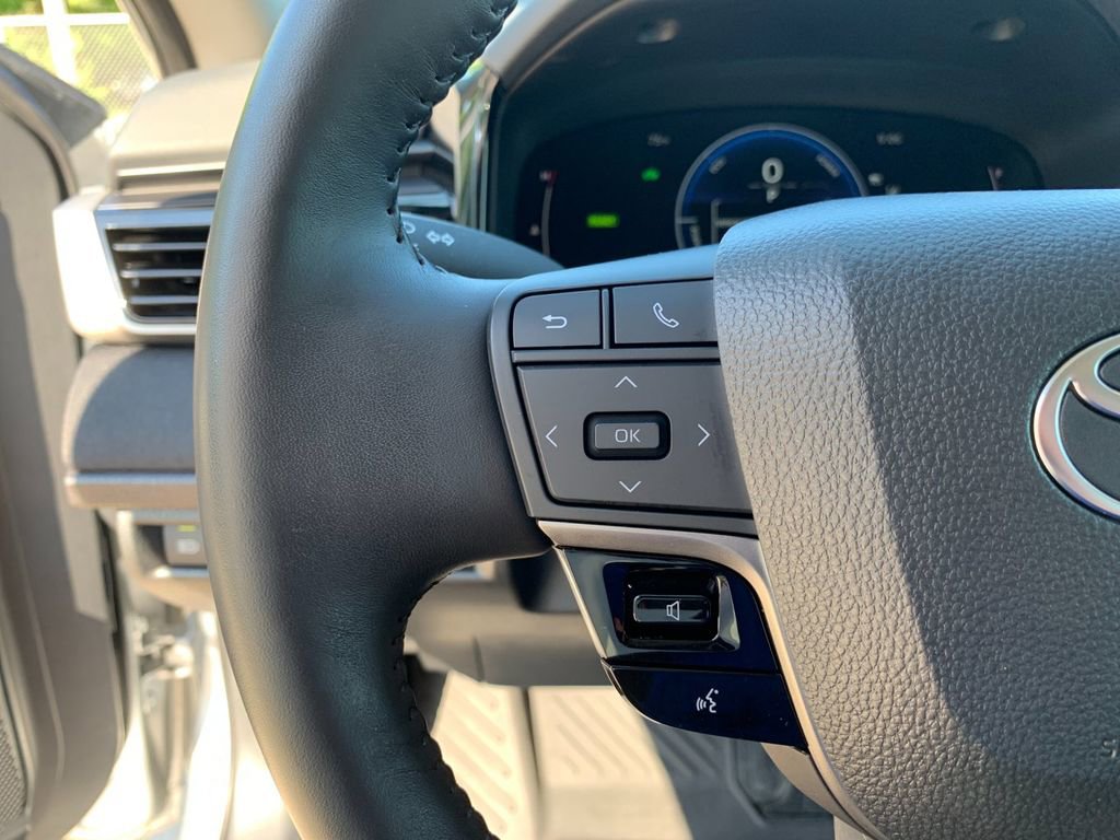 Used 2025 Toyota Camry LE w/ Convenience Package FWD image 28