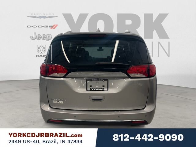 Used 2017 Chrysler Pacifica Touring-L Plus w/ Tire & Wheel Group FWD image 4