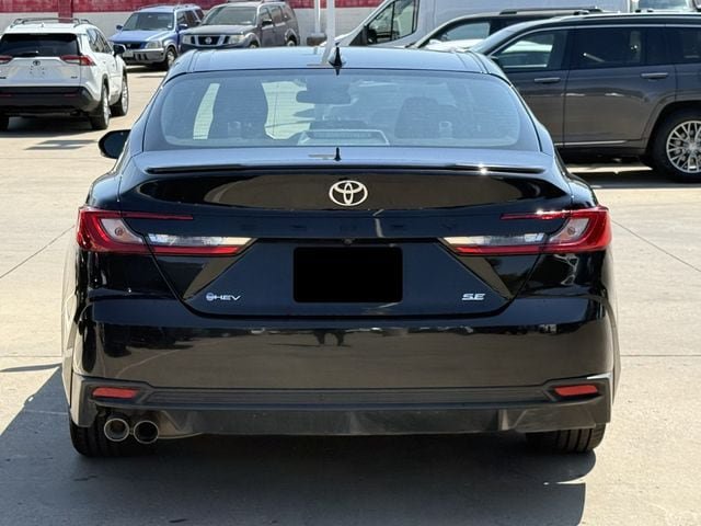 Used 2025 Toyota Camry SE FWD image 5