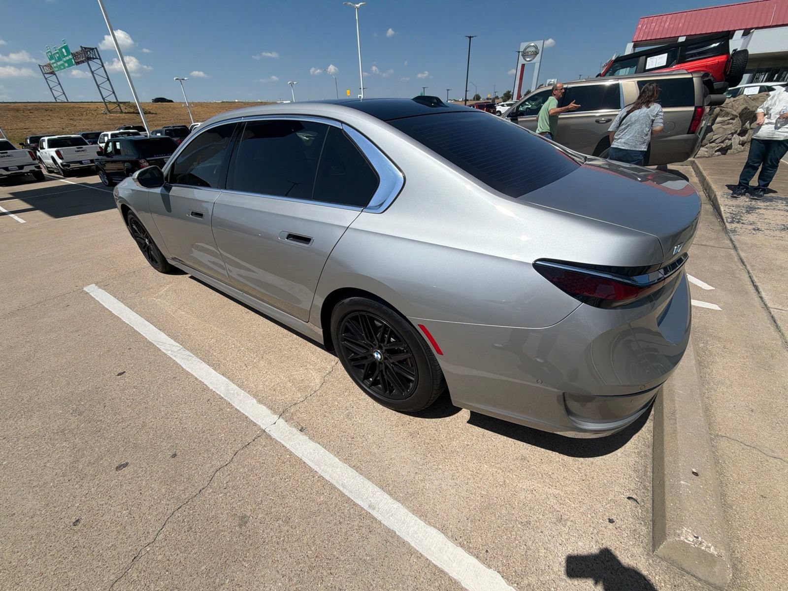 Used 2024 BMW i7 eDrive50 RWD image 3