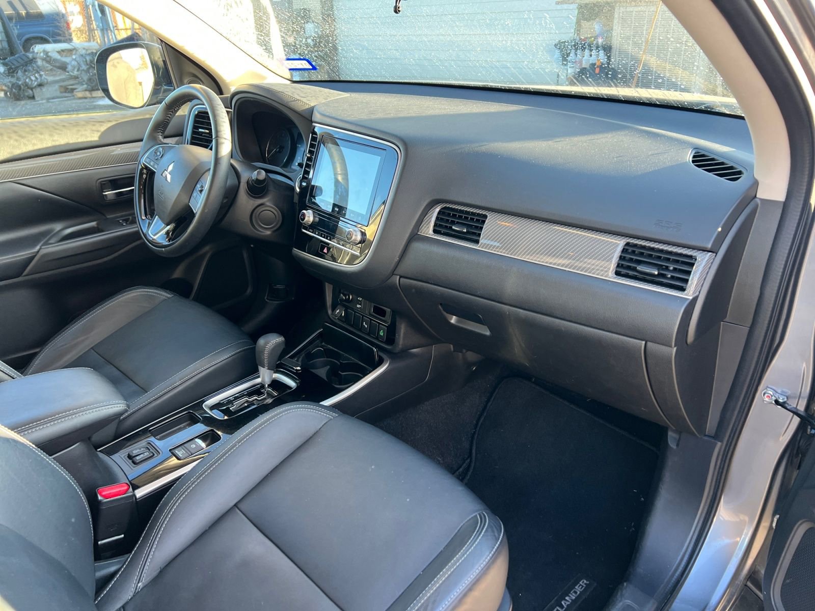 Used 2020 Mitsubishi Outlander SE image 16