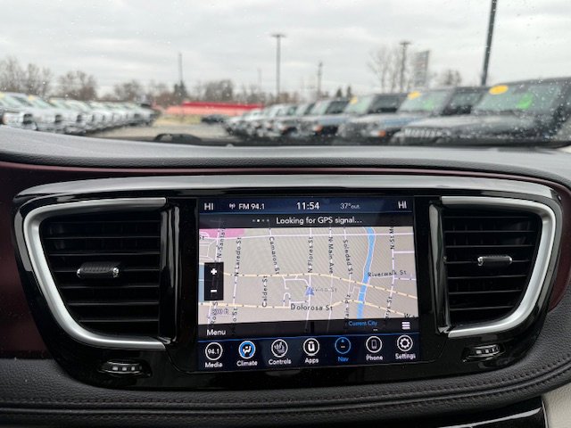 Used 2020 Chrysler Pacifica Limited w/ Tire & Wheel Group image 6