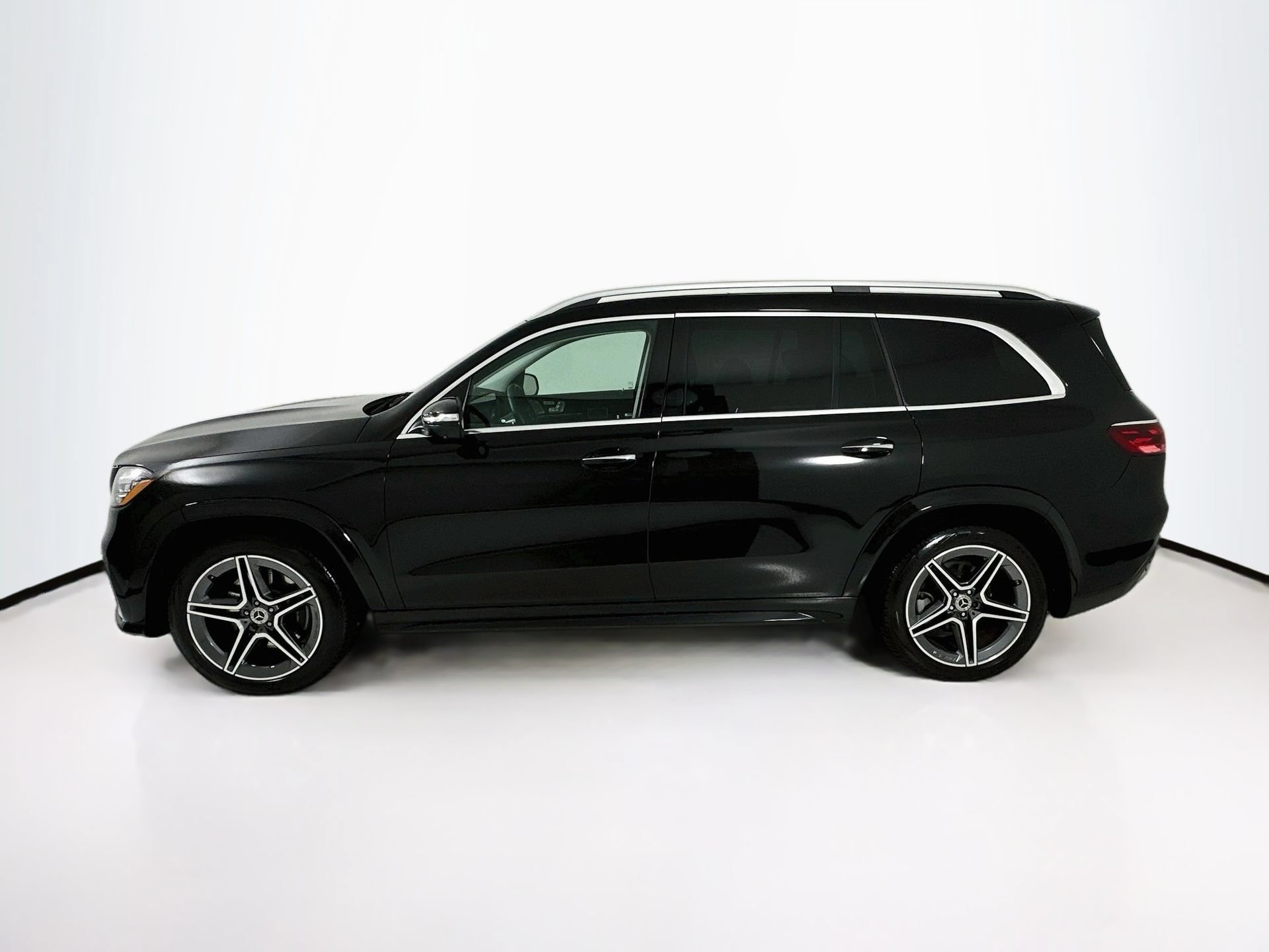 Used 2024 Mercedes-Benz GLS 450 4MATIC image 5