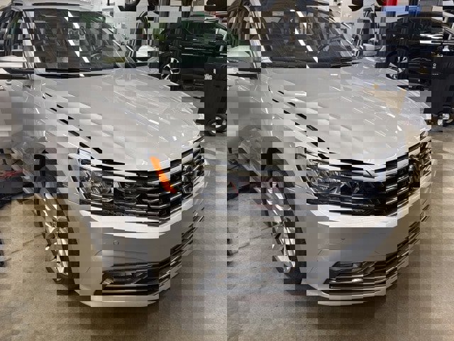Used 2018 Volkswagen Passat 2.0T SE