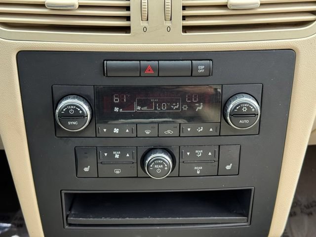 Used 2010 Volkswagen Routan SEL FWD image 14