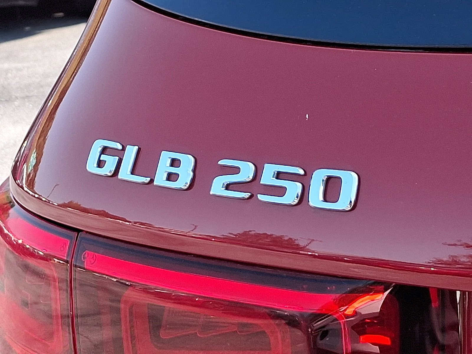 Used 2020 Mercedes-Benz GLB 250 4MATIC w/ Premium Package image 31