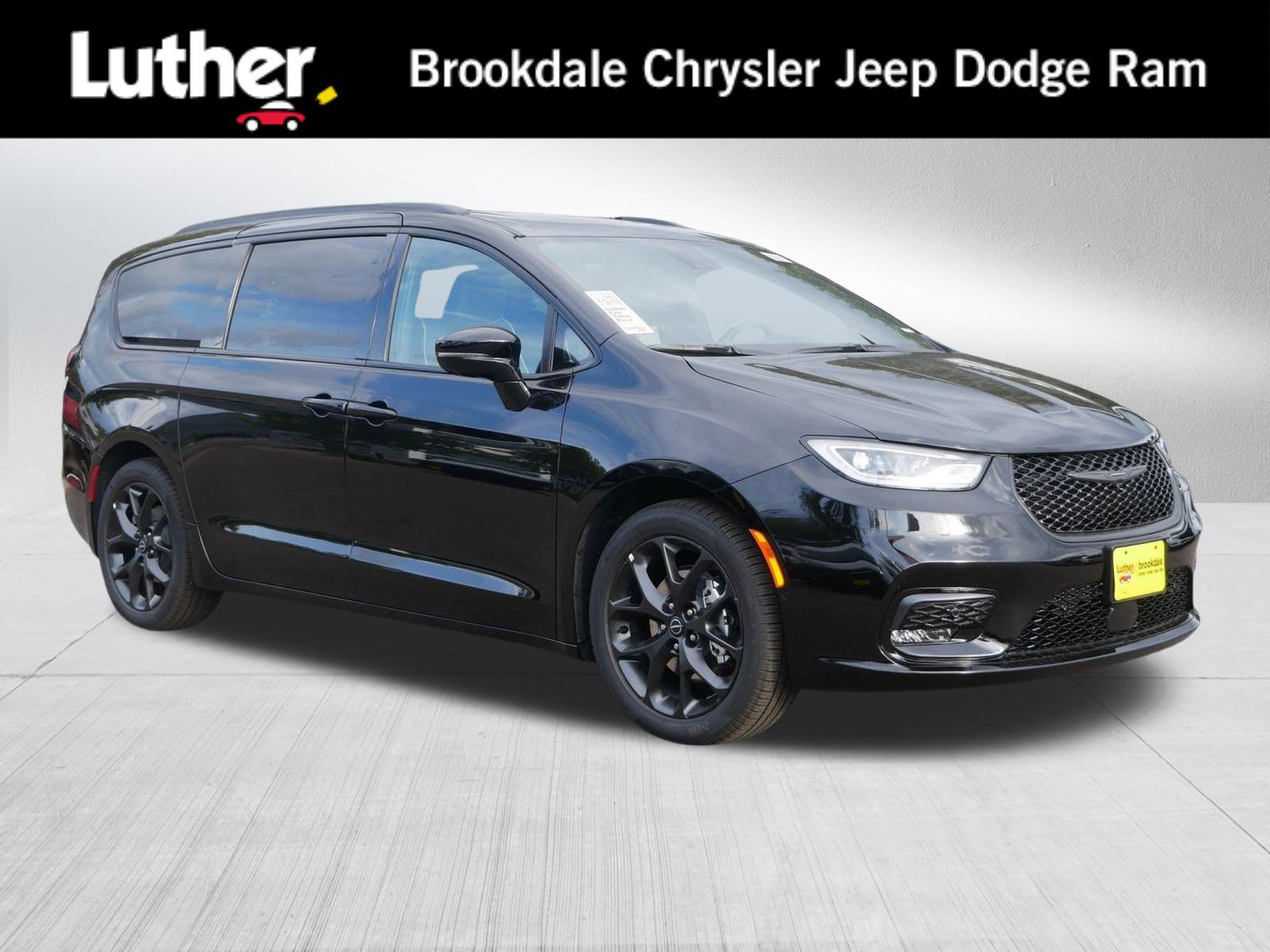 New 2026 Chrysler Pacifica Limited w/ S Appearance Package image 1