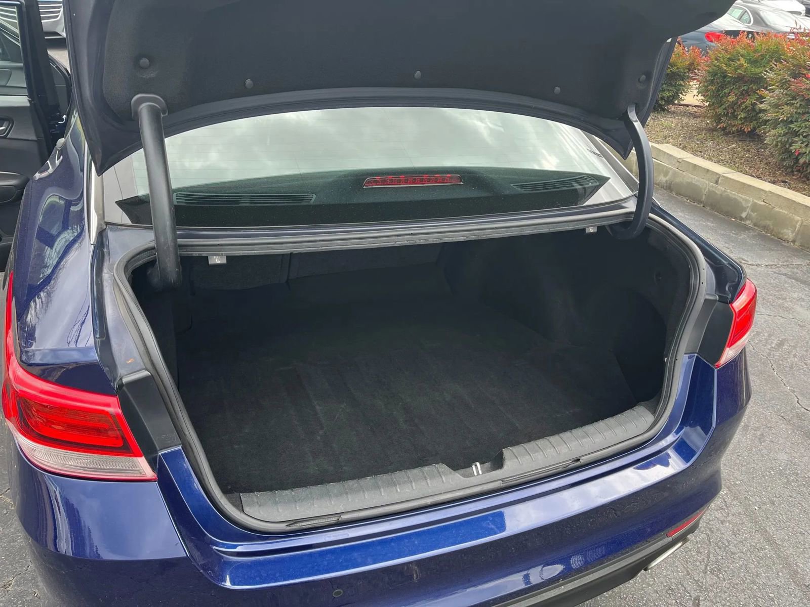 Used 2018 Kia Optima LX w/ 17" Alloy Wheels Package FWD image 11