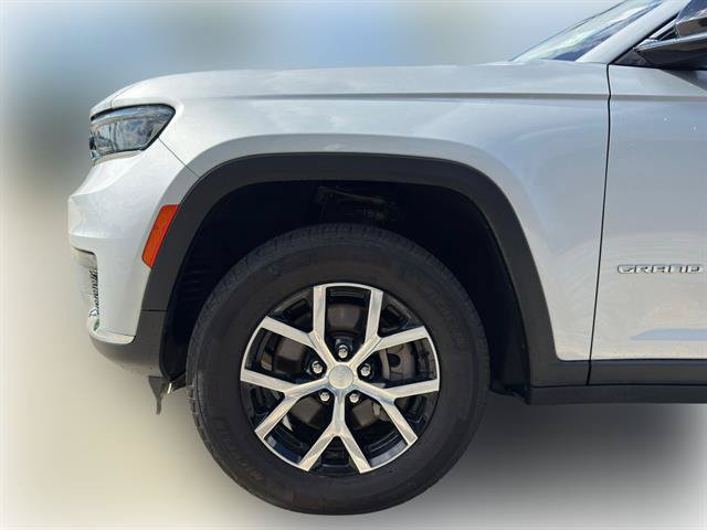 Used 2024 Jeep Grand Cherokee L Limited RWD image 3