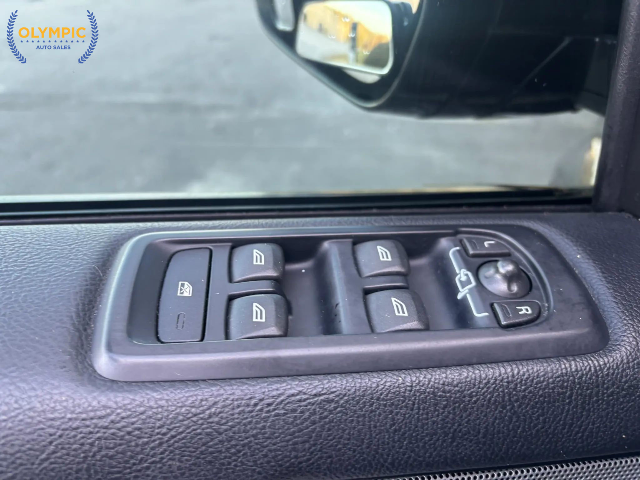 Used 2016 Land Rover LR4 HSE image 32