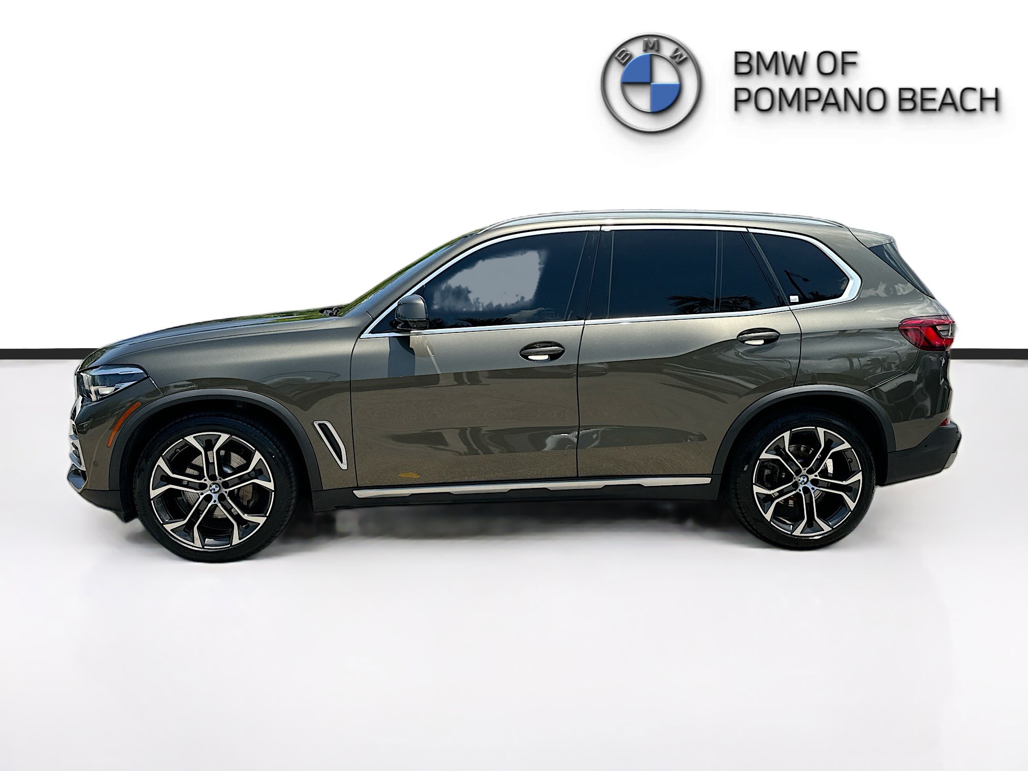 Used 2023 BMW X5 xDrive40i w/ Premium Package AWD/4WD image 4