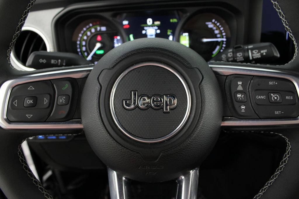 Used 2025 Jeep Wrangler Unlimited Sahara w/ Safety Group AWD/4WD image 12