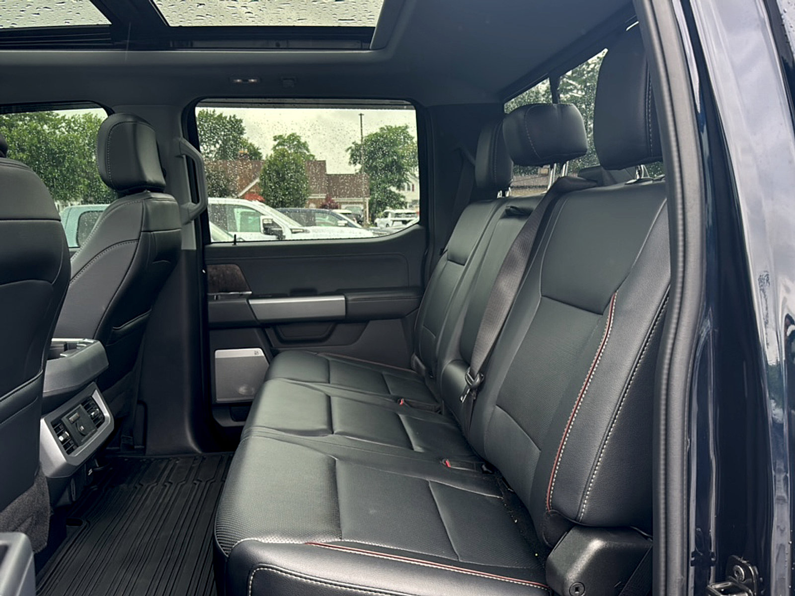 Used 2024 Ford F350 Lariat w/ Black Appearance Package AWD/4WD image 20