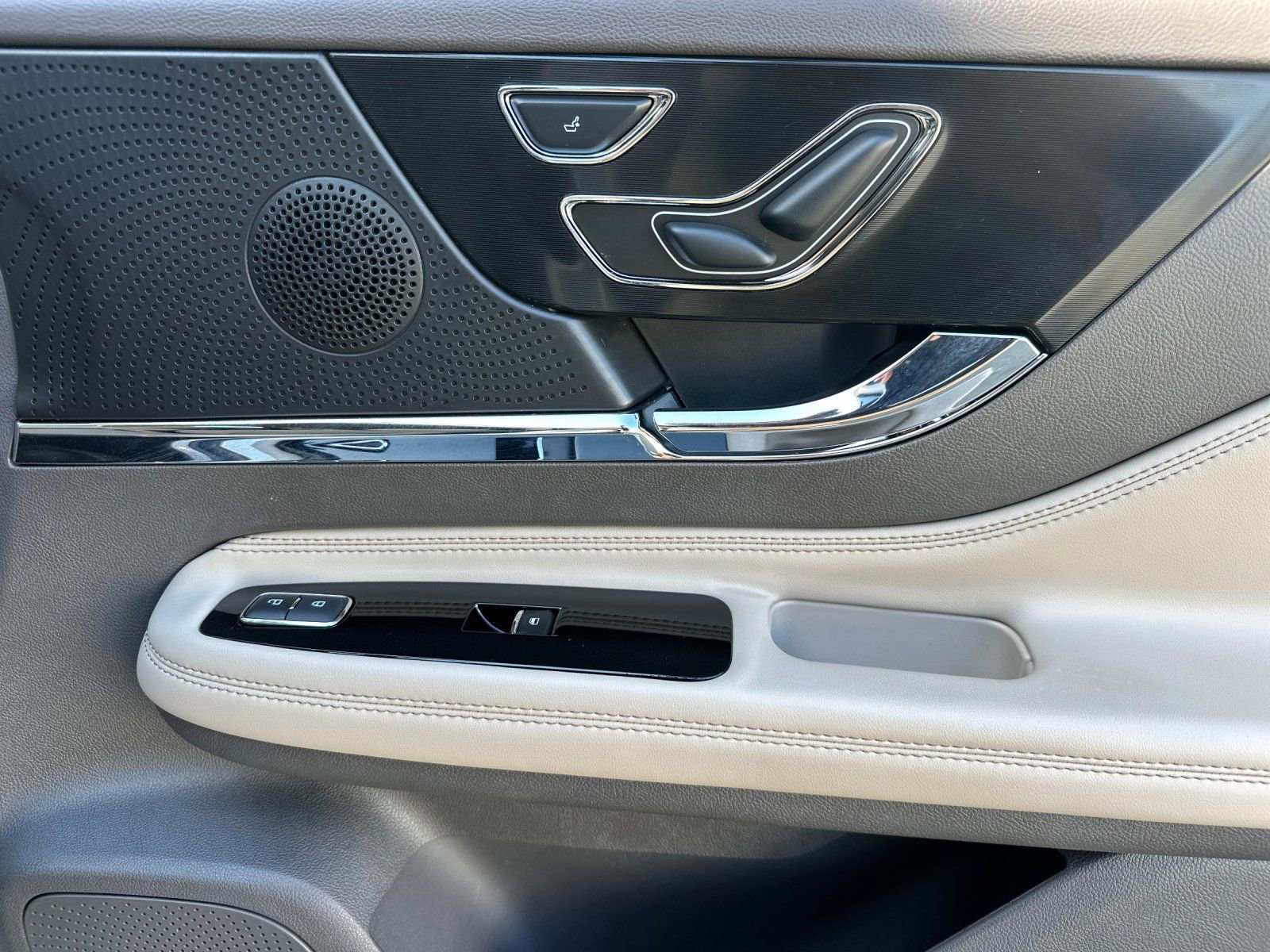 Used 2023 Lincoln Corsair Reserve image 20