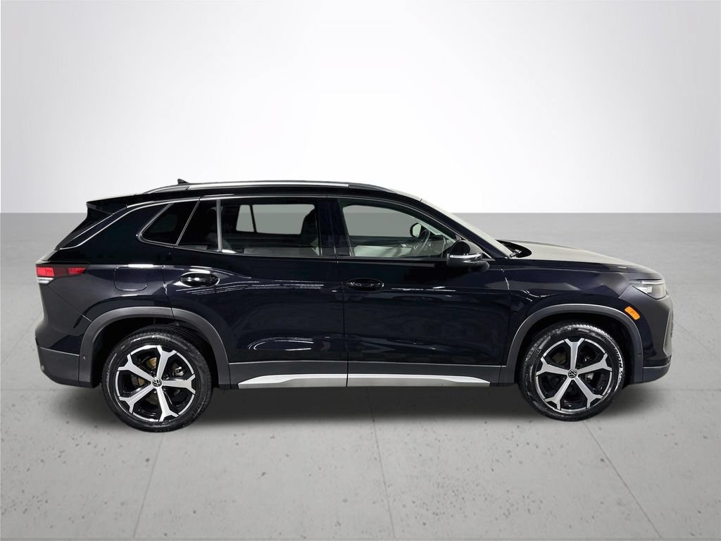 Certified 2025 Volkswagen Tiguan SE FWD image 6