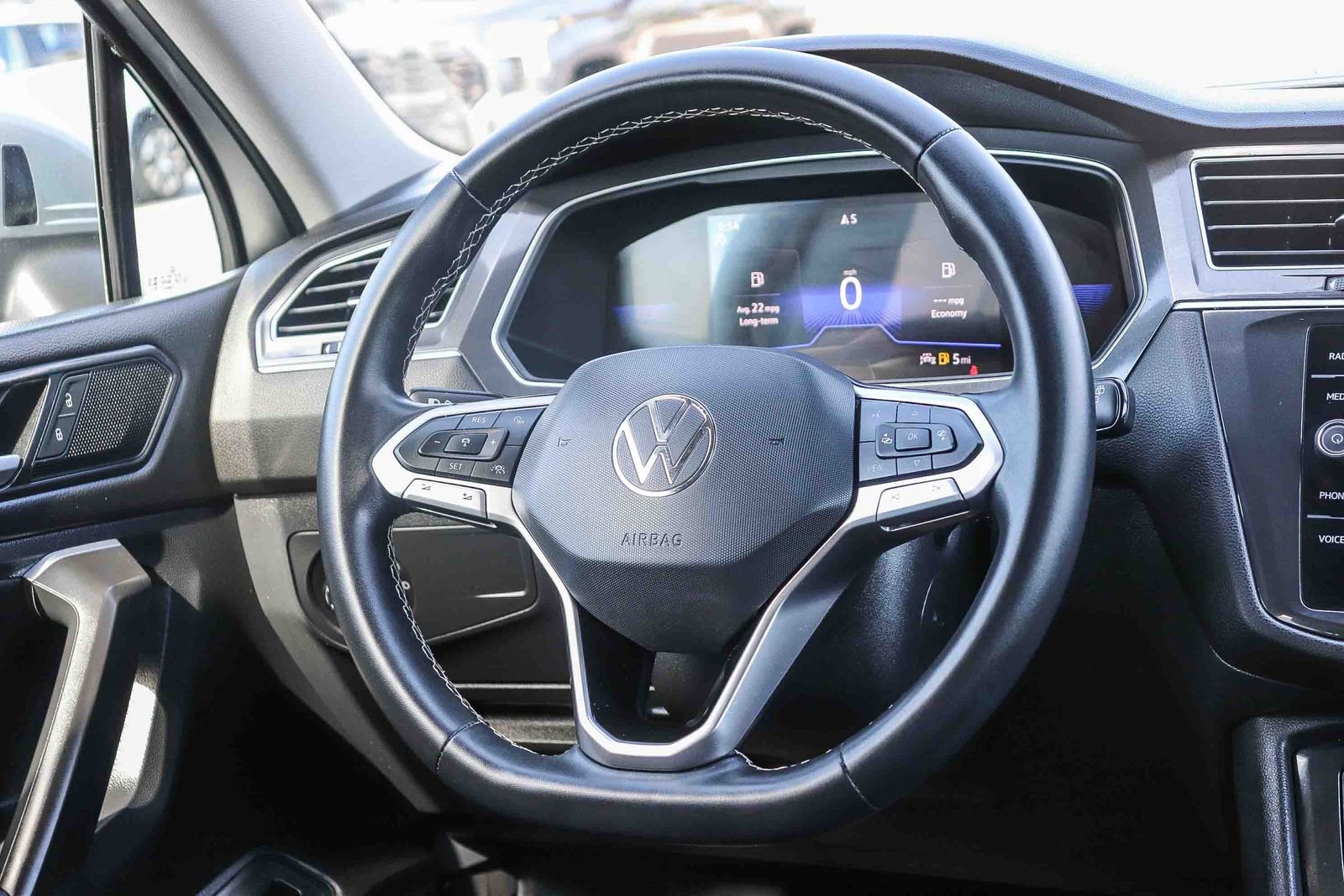 Used 2024 Volkswagen Tiguan SE FWD image 18