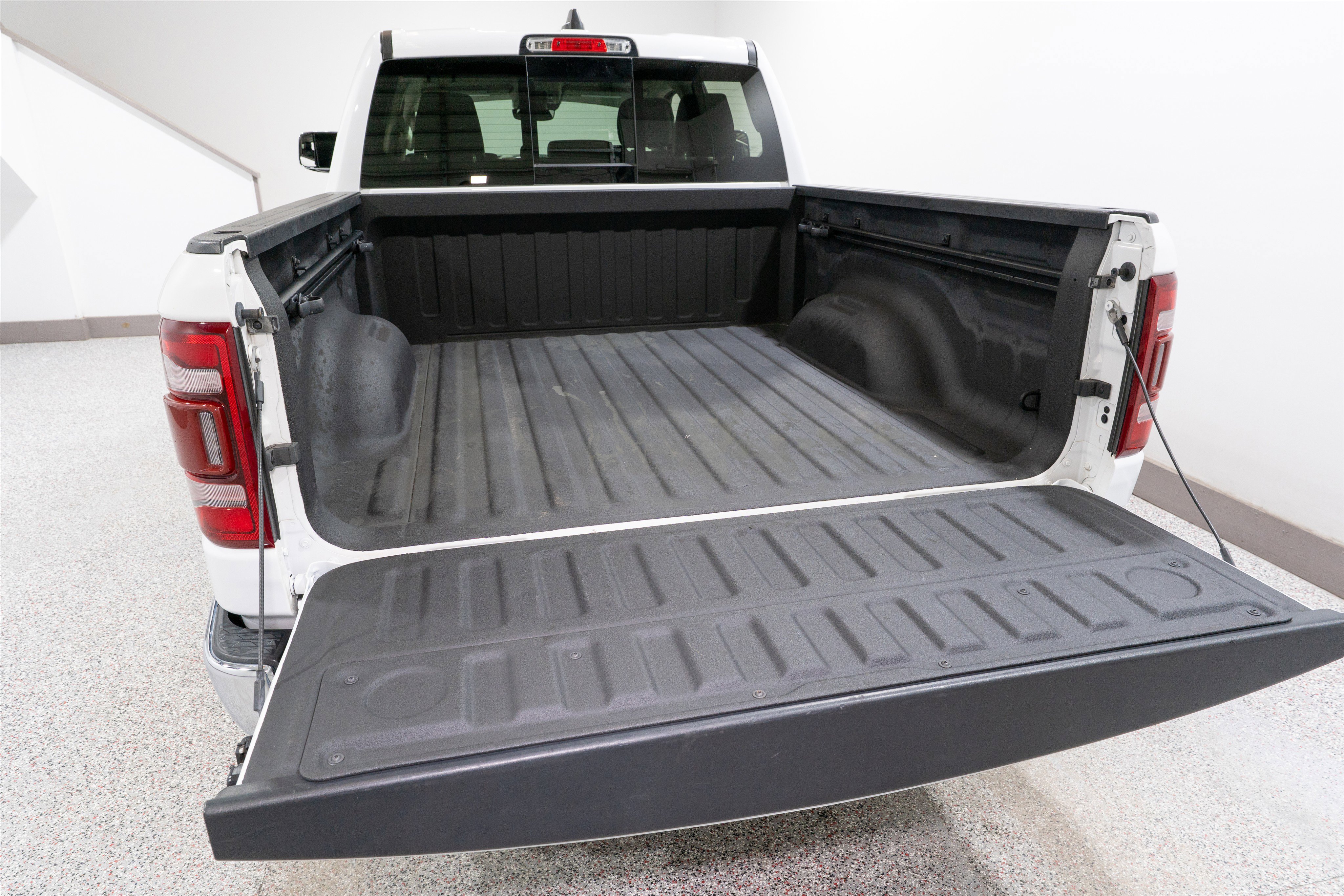 Used 2022 RAM 1500 Laramie AWD/4WD image 11