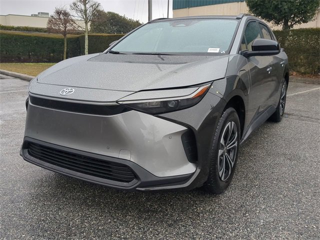Used 2024 Toyota bZ4X XLE w/ Weather Package image 8