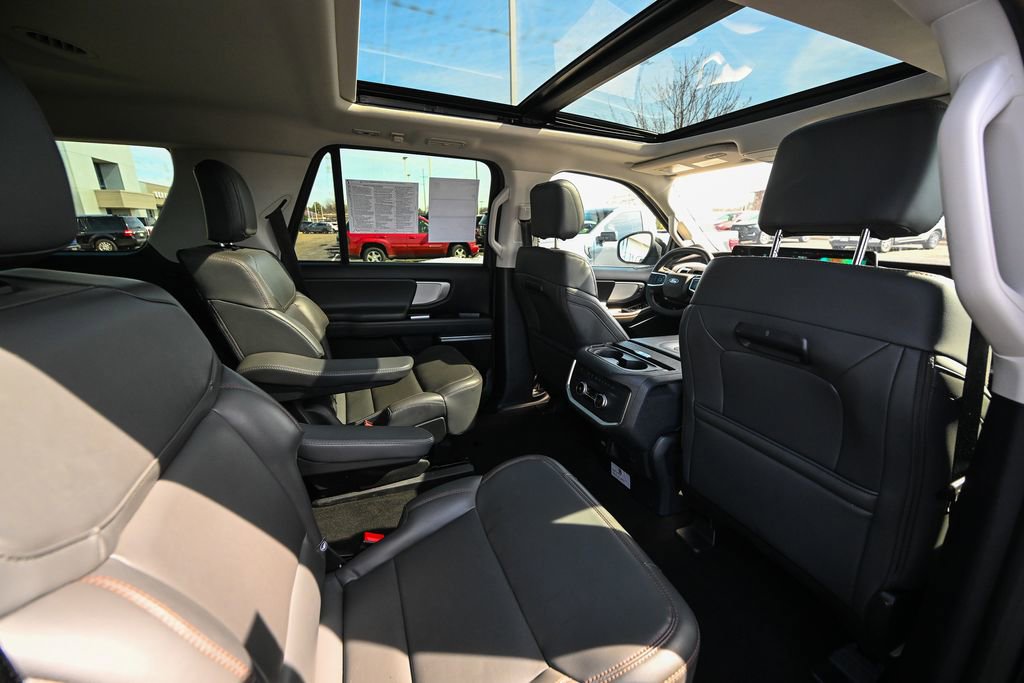 Certified 2025 Ford Expedition Active image 28