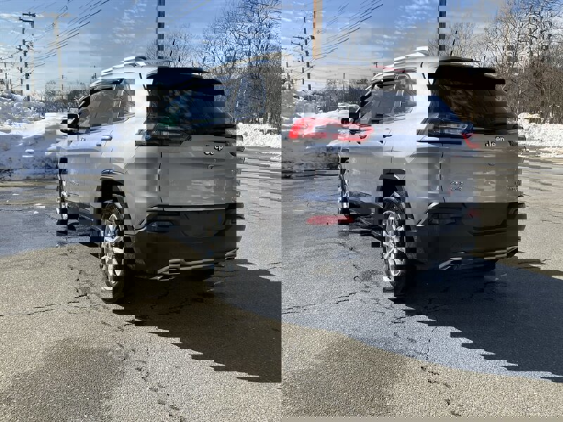 Used 2016 Jeep Cherokee Limited image 7