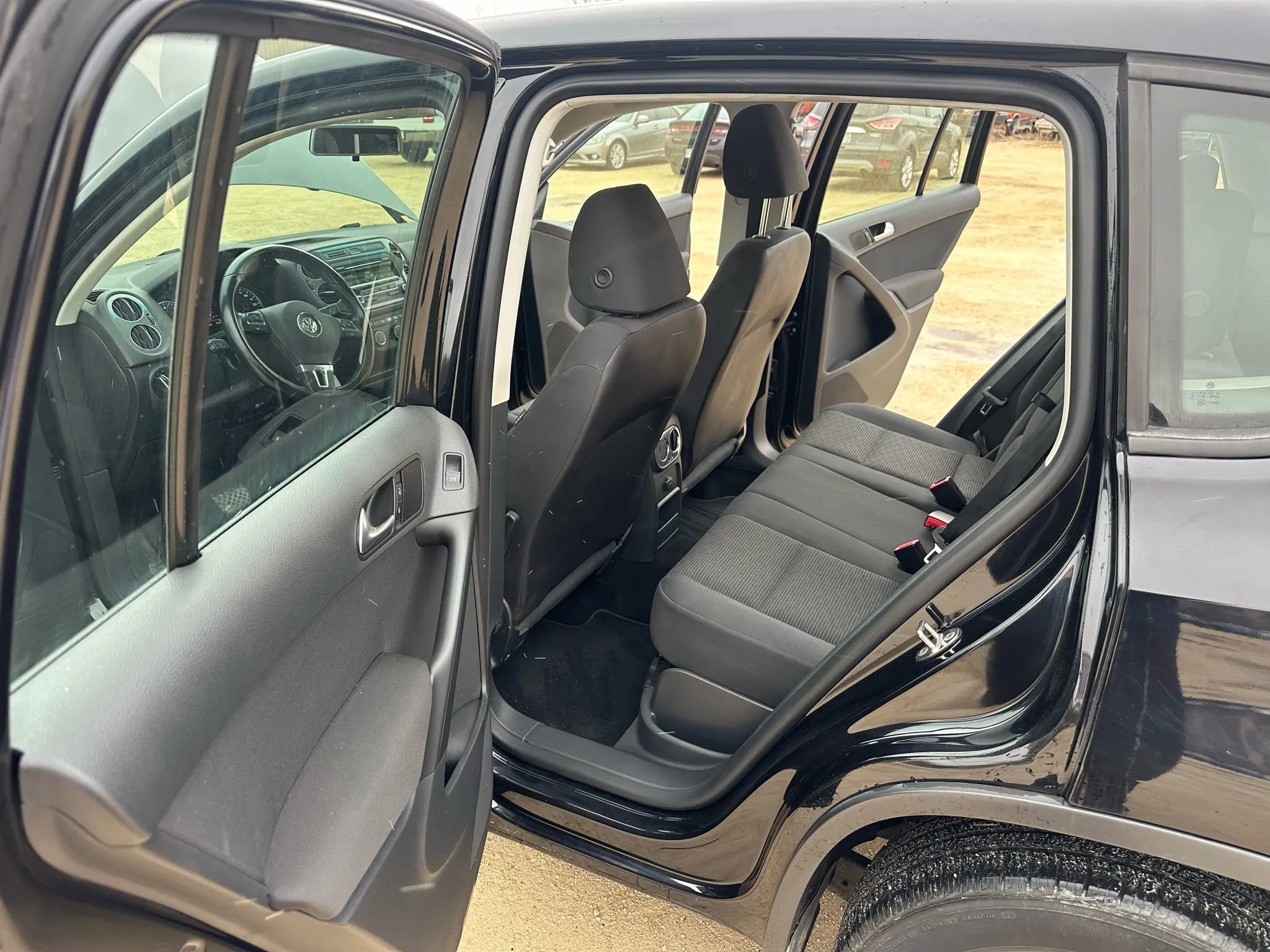 Used 2013 Volkswagen Tiguan S image 11