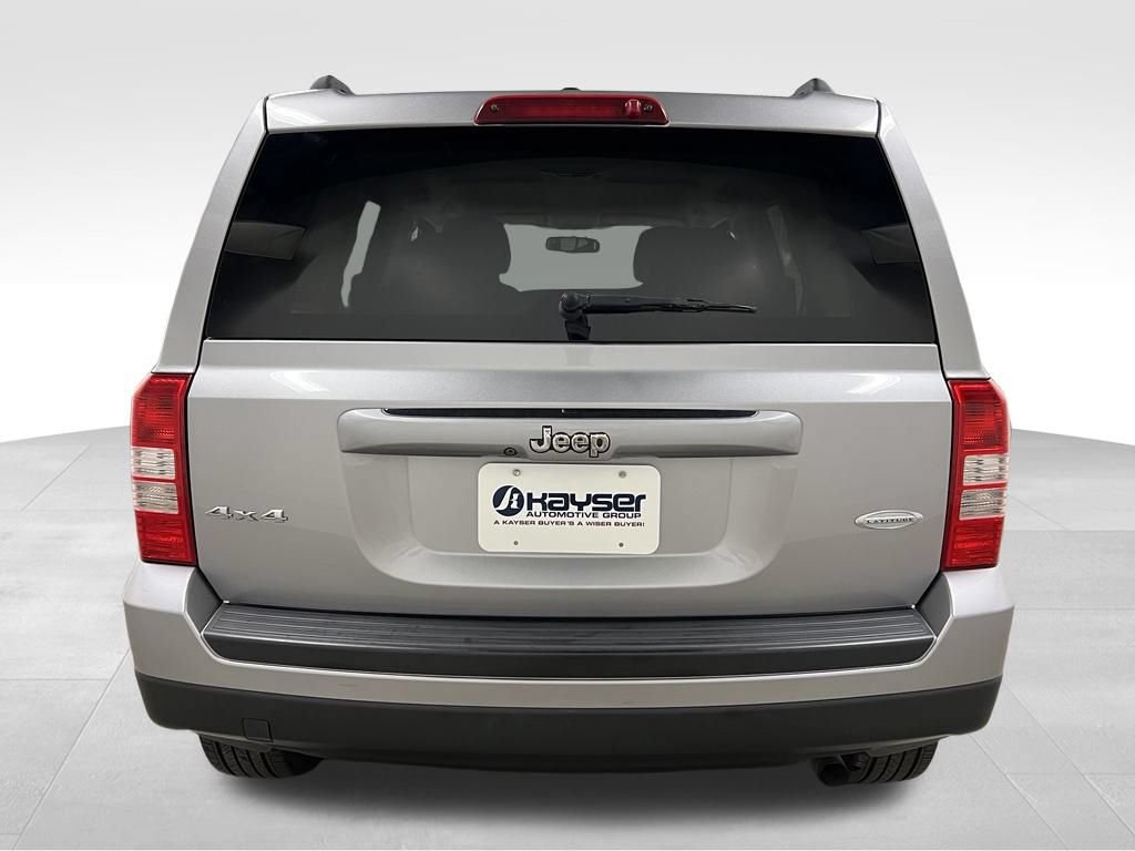 Used 2016 Jeep Patriot Latitude AWD/4WD image 5