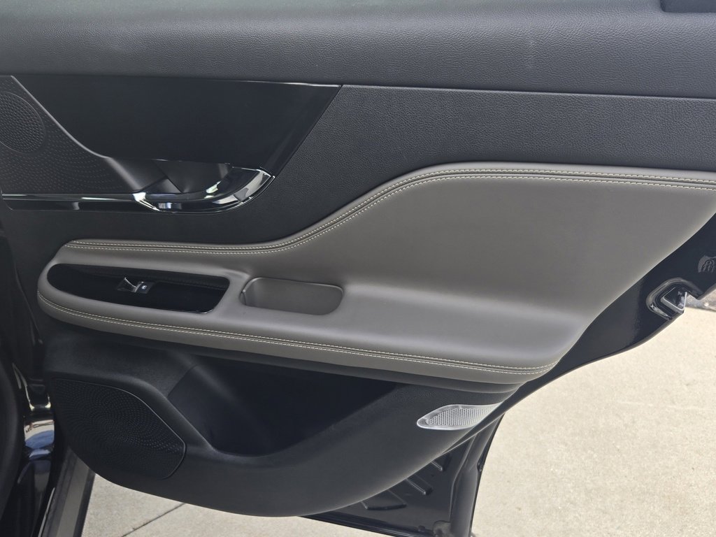 Certified 2023 Lincoln Corsair AWD image 24