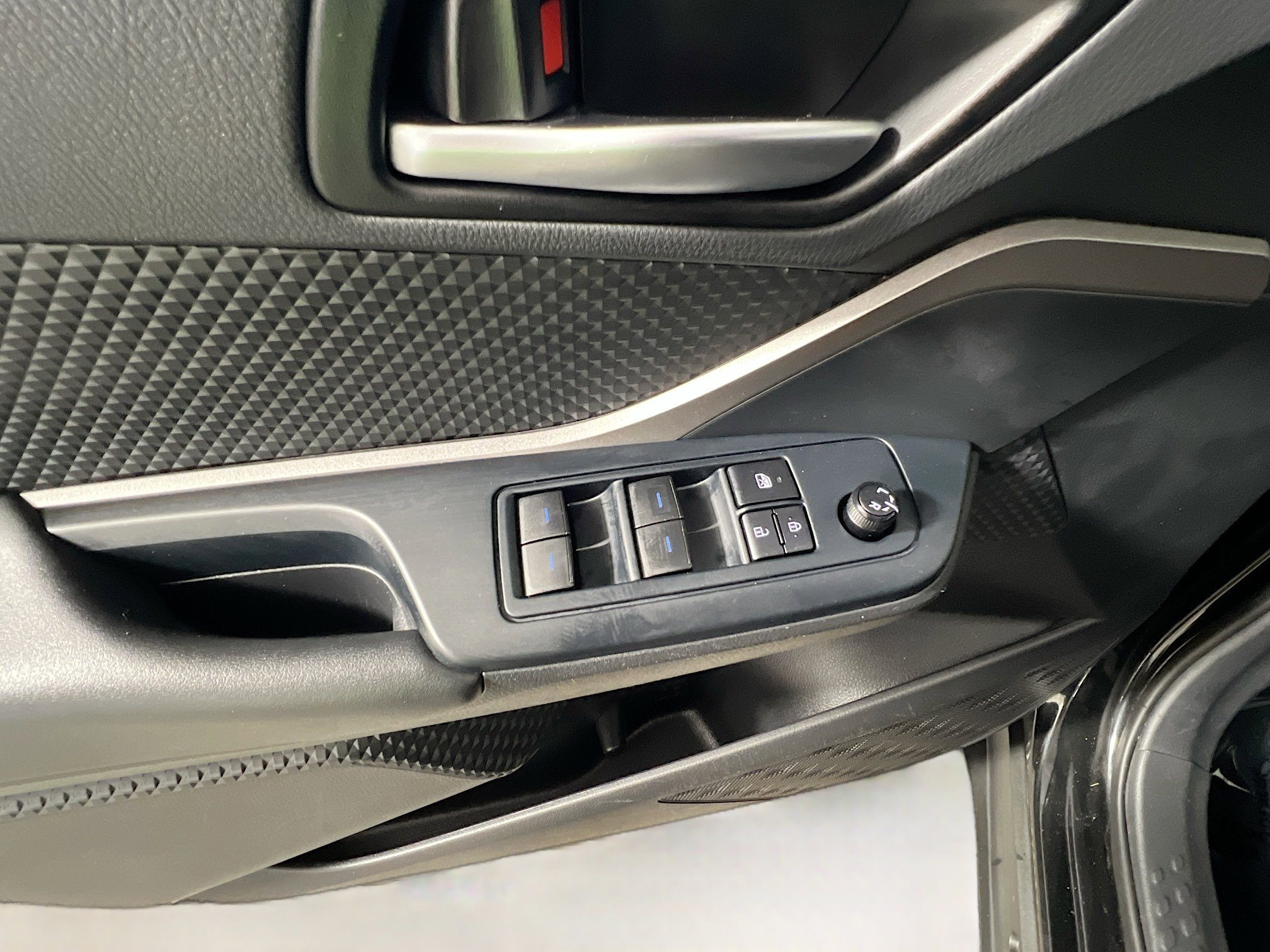 Used 2021 Toyota C-HR LE image 17