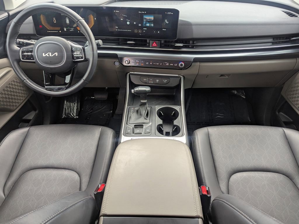 Certified 2025 Kia Carnival image 10