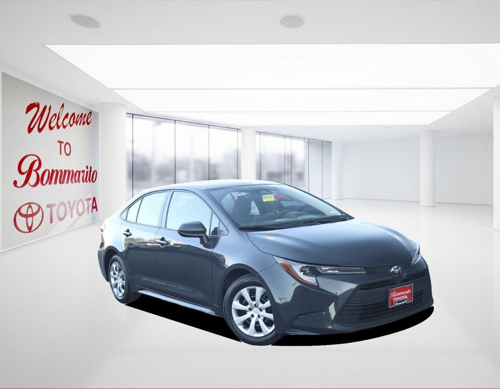 Used 2024 Toyota Corolla LE image 2