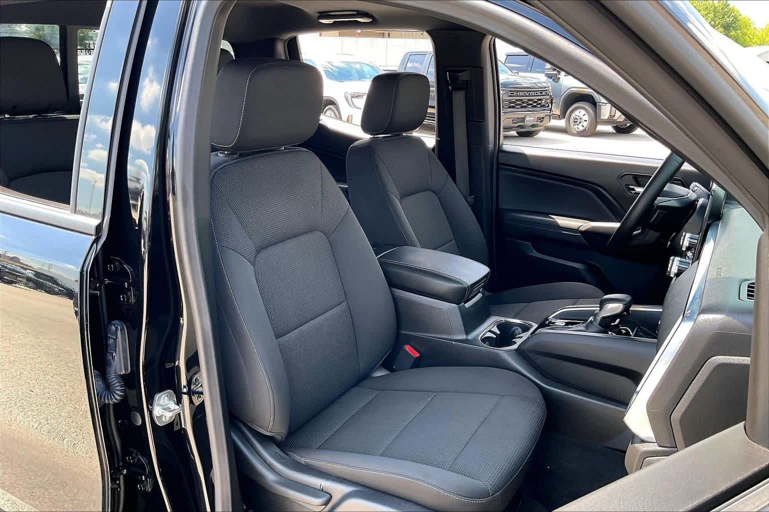 Used 2025 GMC Canyon Elevation w/ Convenience Package RWD image 9
