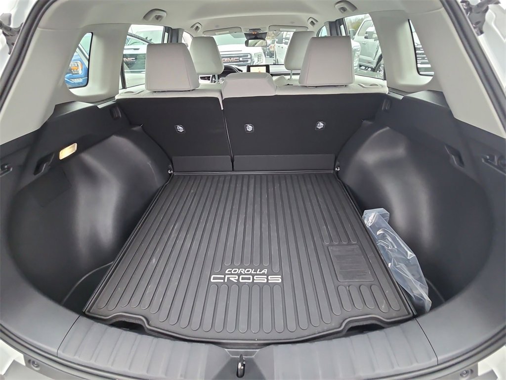 Used 2025 Toyota Corolla Cross L image 28
