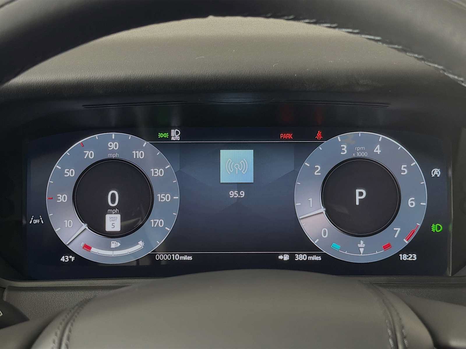 New 2026 Land Rover Range Rover Velar Dynamic SE AWD/4WD image 12
