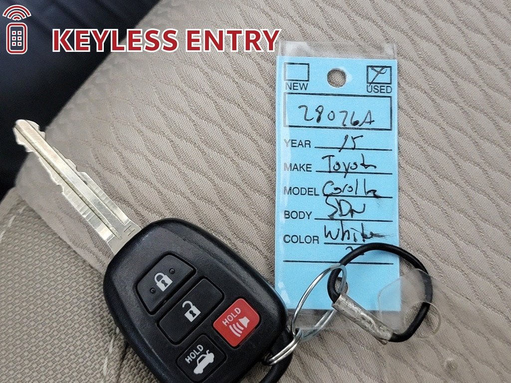 Used 2015 Toyota Corolla LE FWD image 29