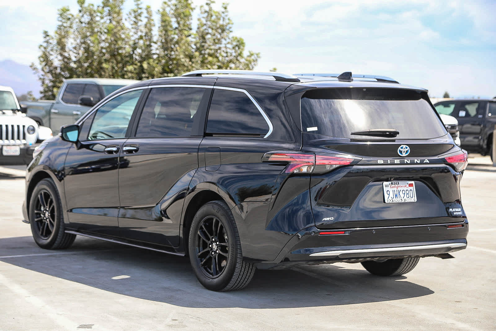 Used 2024 Toyota Sienna Platinum AWD/4WD image 7