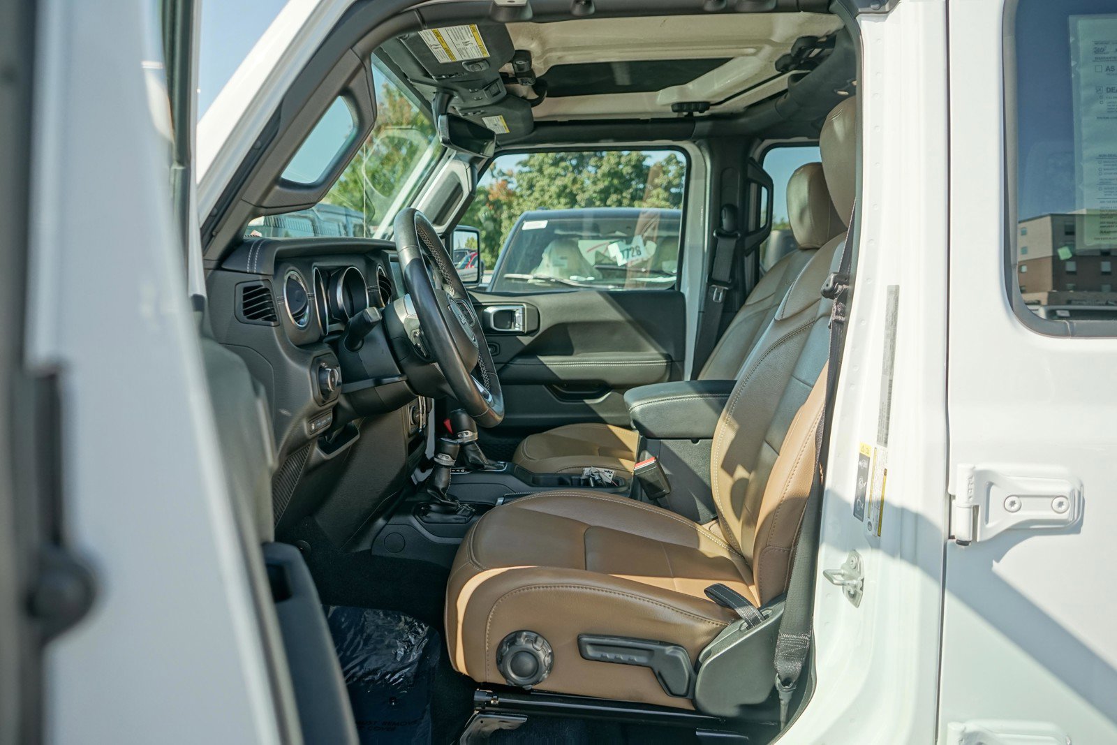 Used 2022 Jeep Wrangler Unlimited Sahara w/ Cold Weather Group image 13