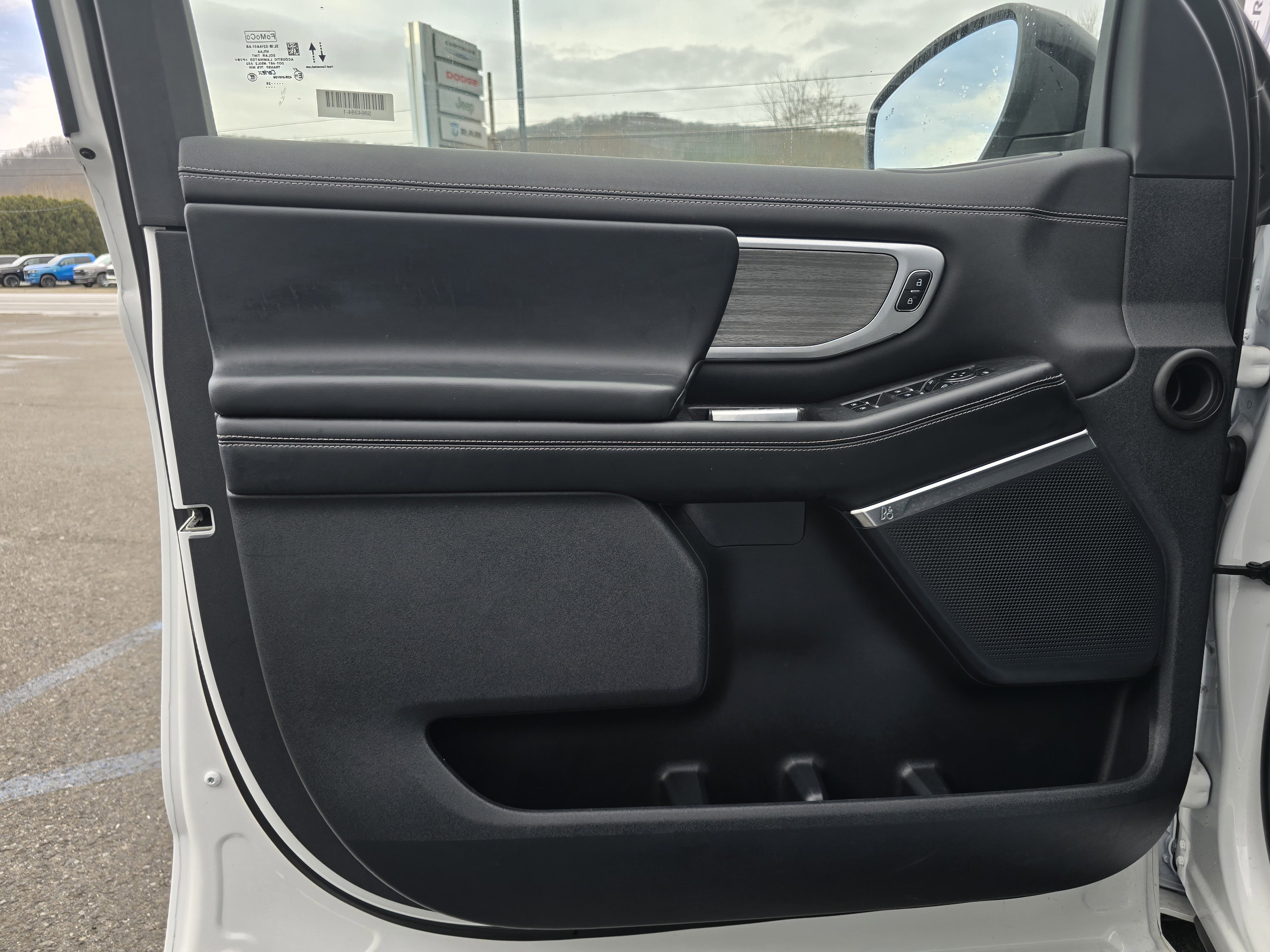 Used 2025 Ford Expedition Platinum image 18