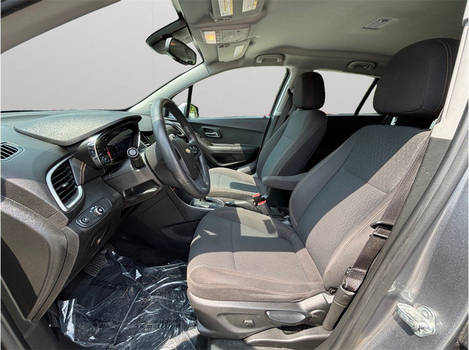 Used 2020 Chevrolet Trax LS w/ Tint and Cruise Package FWD image 2