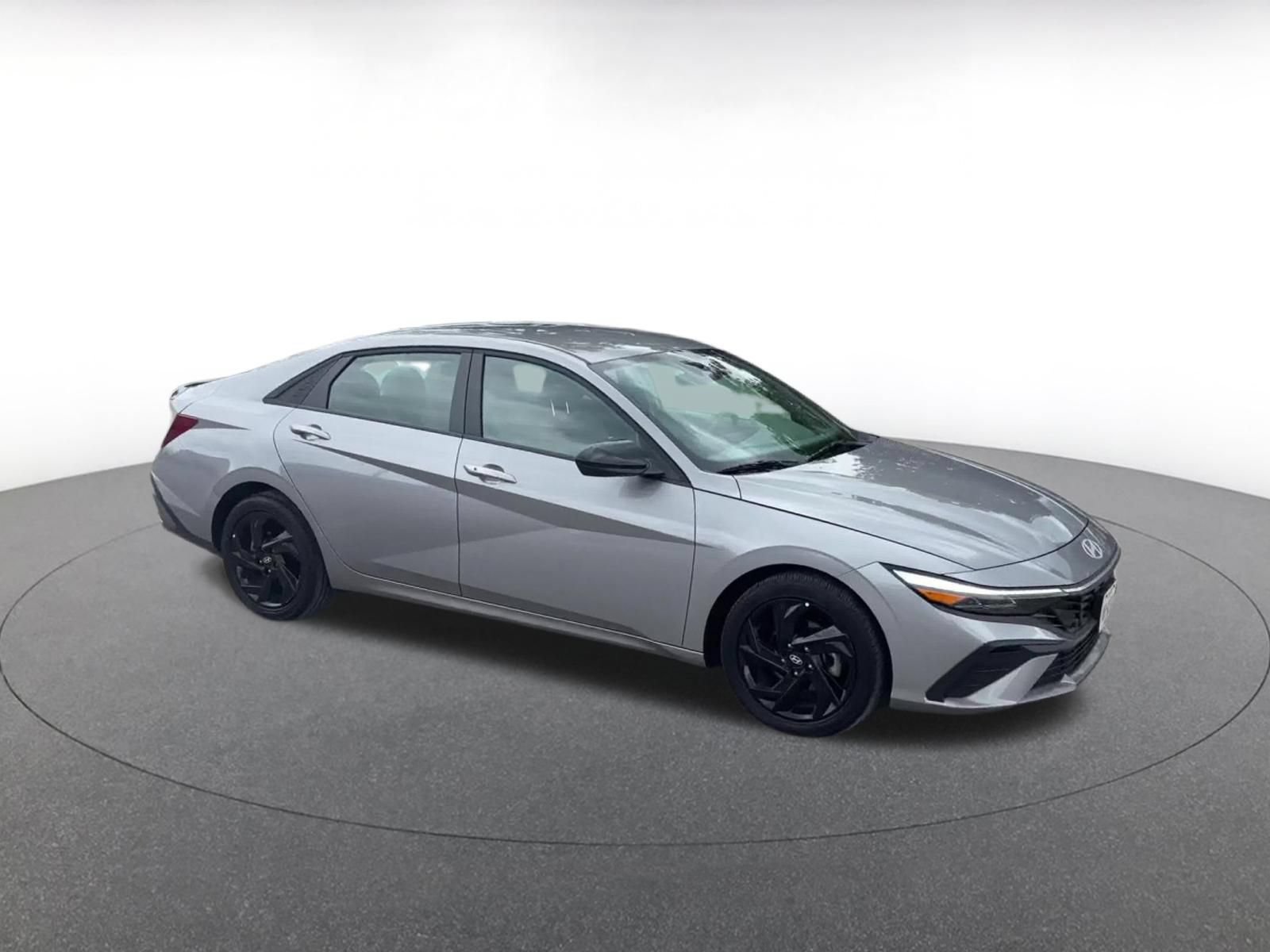 Used 2026 Hyundai Elantra Sport FWD image 2