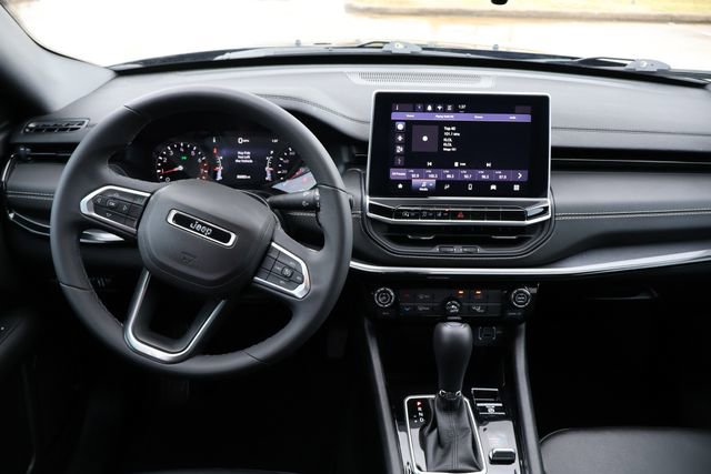 Used 2024 Jeep Compass Latitude w/ Altitude Special Edition image 10