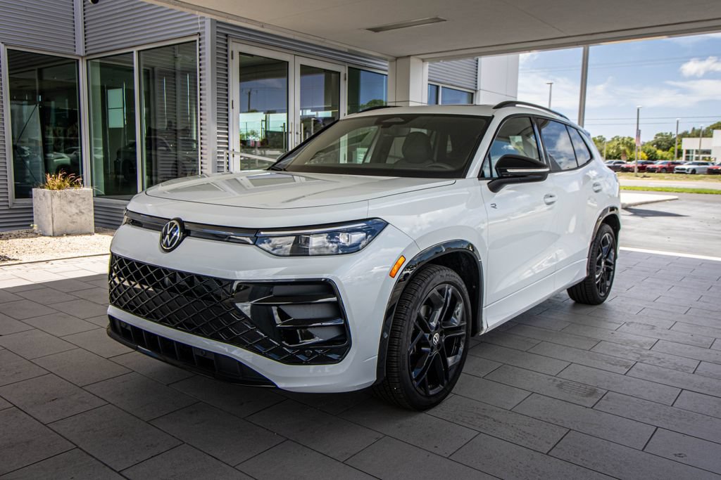 Certified 2026 Volkswagen Tiguan SE R-Line FWD image 10