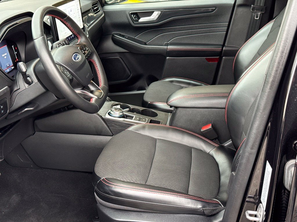 Used 2024 Ford Escape ST-Line w/ Tech Pack #1 AWD/4WD image 6