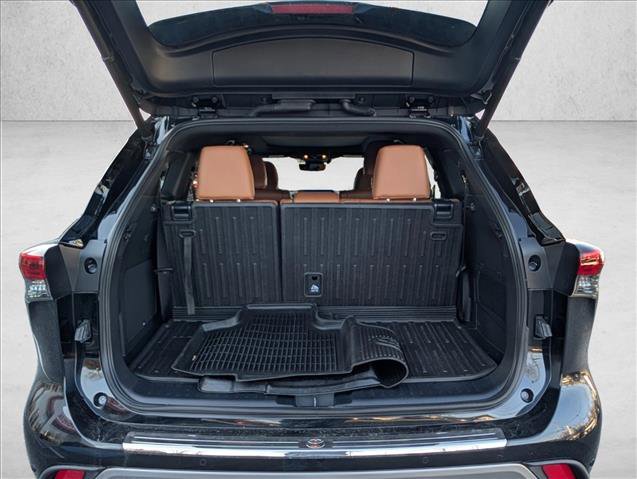 Used 2023 Toyota Highlander Platinum image 6