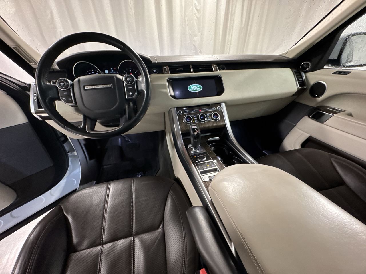 Used 2017 Land Rover Range Rover Sport HSE image 15